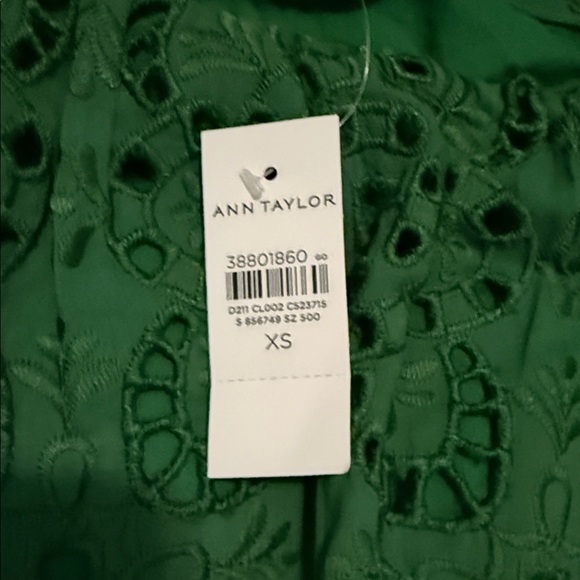 Ann Taylor Emerald Green Eyelet Blouse - Picture 3 of 6